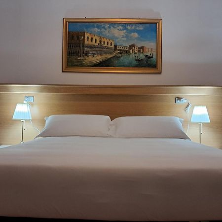 Hotel Tito 2 Mestre Eksteriør bilde